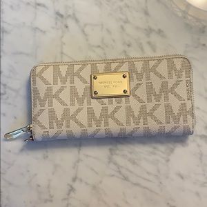 Large Michael Kors White Wallet MK LOGO